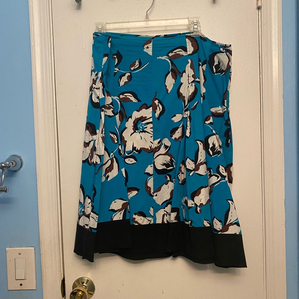 •VINTAGE blue skirt with flowers detail•